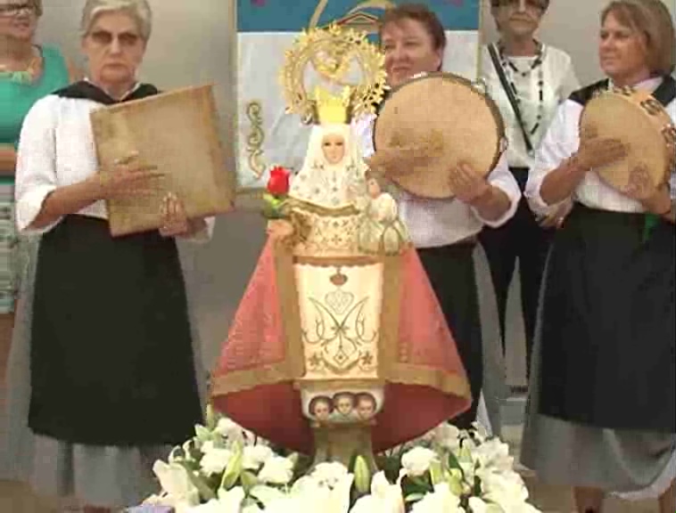 Procesión y festival folclórico de las fiestas de la Santina